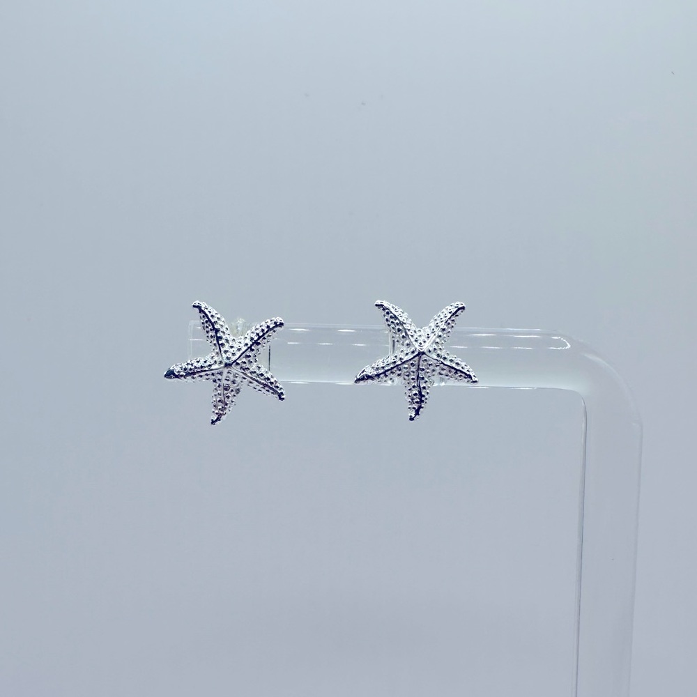 Silver starfish stud earrings